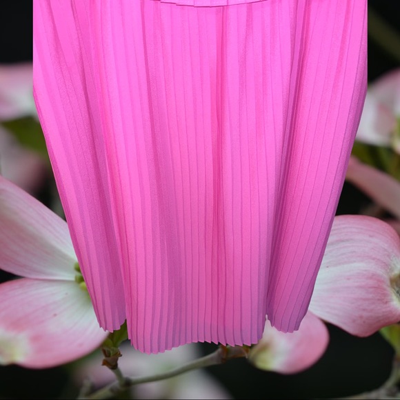 Pleated dress - Picture 8 of 10